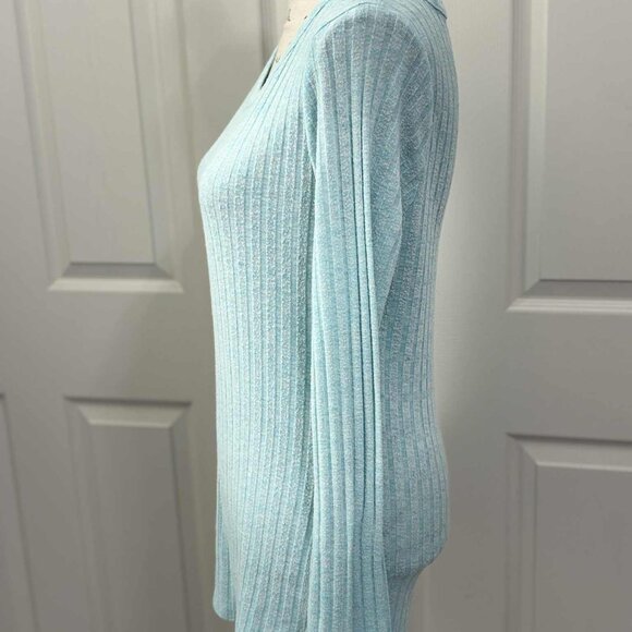 Like New Baby Blue Ribbed Long-Sleeve Knit with a Scooped Neck Top Size L - Picture 4 of 4